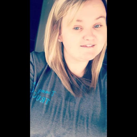 Meet your Posher, Mindy - Picture 1 of 1